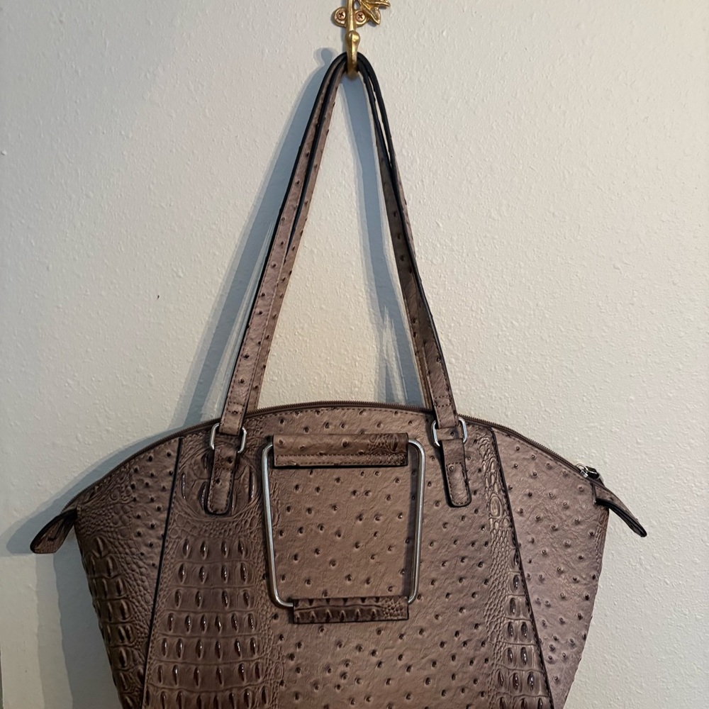 Elegant Shoulder Bag in Taupe
